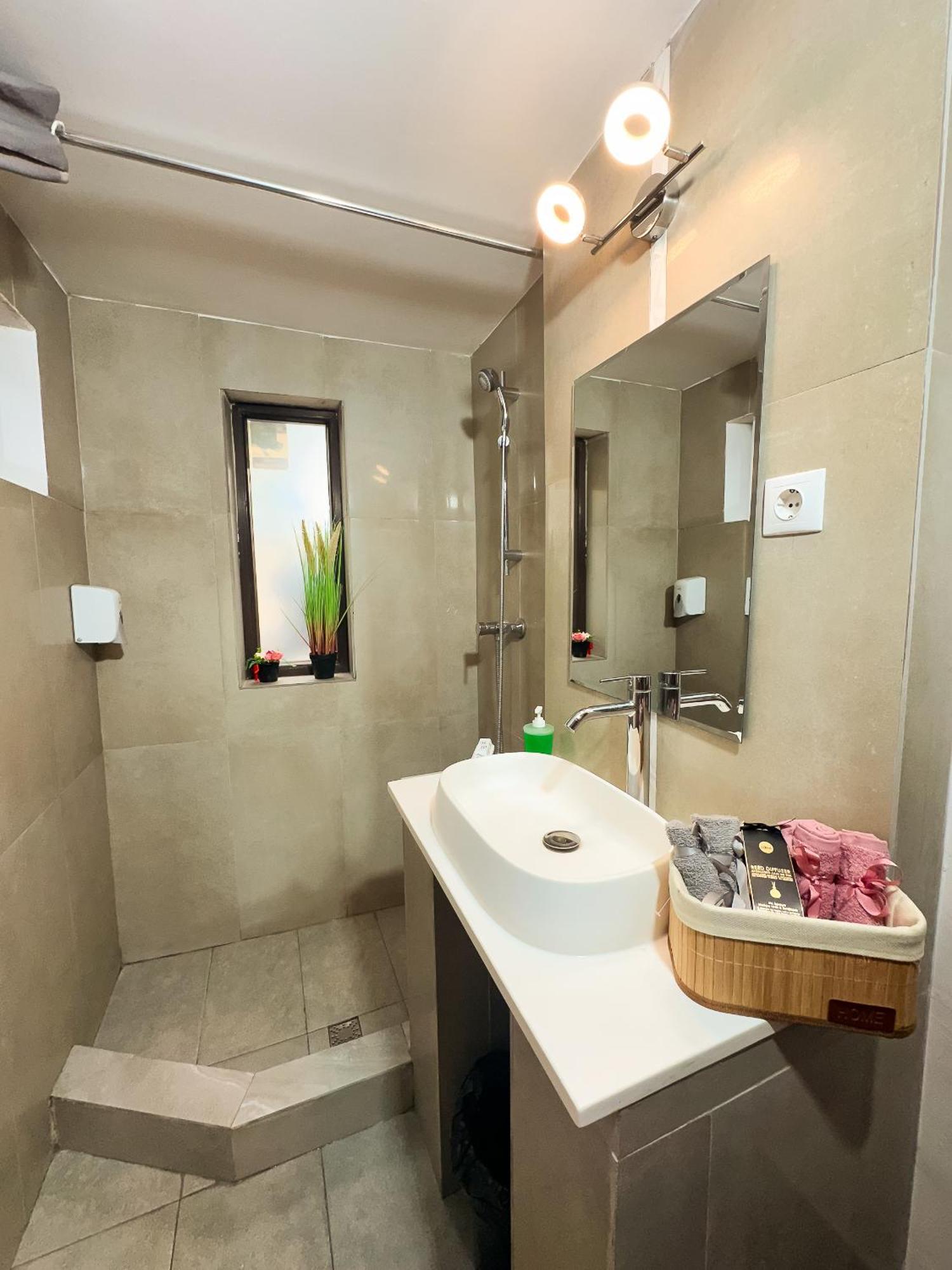 Venus Central Lux Studio Крайова Екстер'єр фото